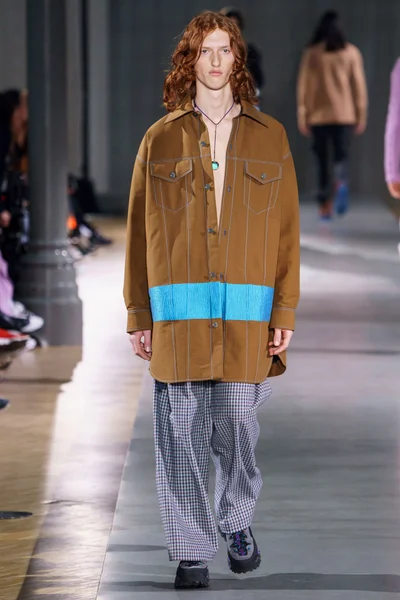 Look 25
